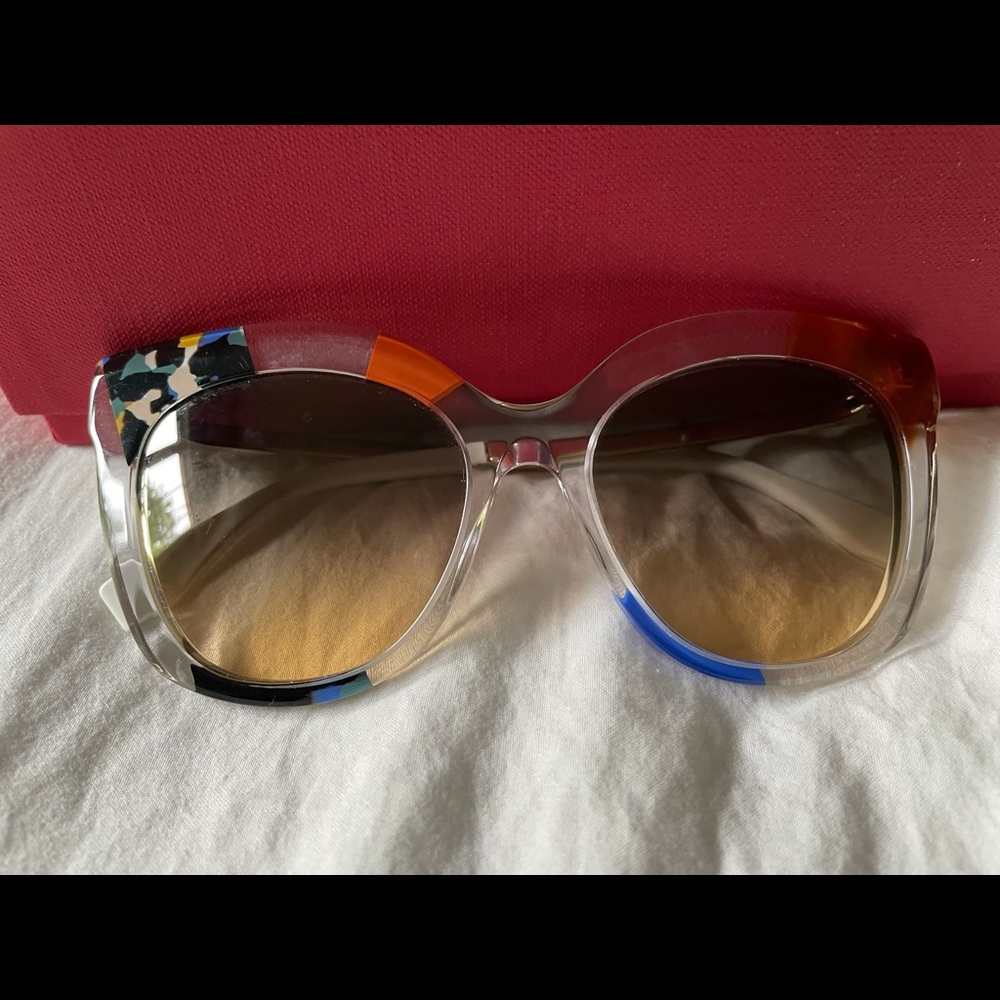 Gently used fendi sunglasses